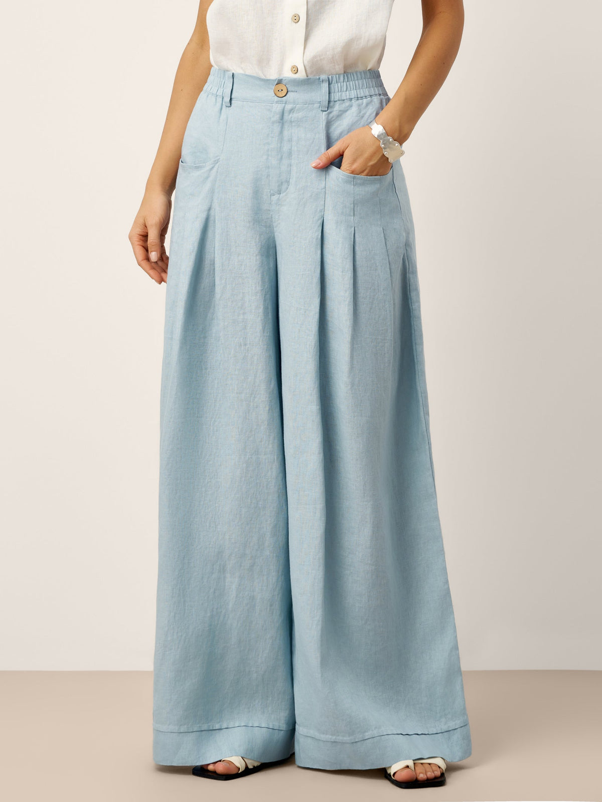 Pantalones relajados con pliegues