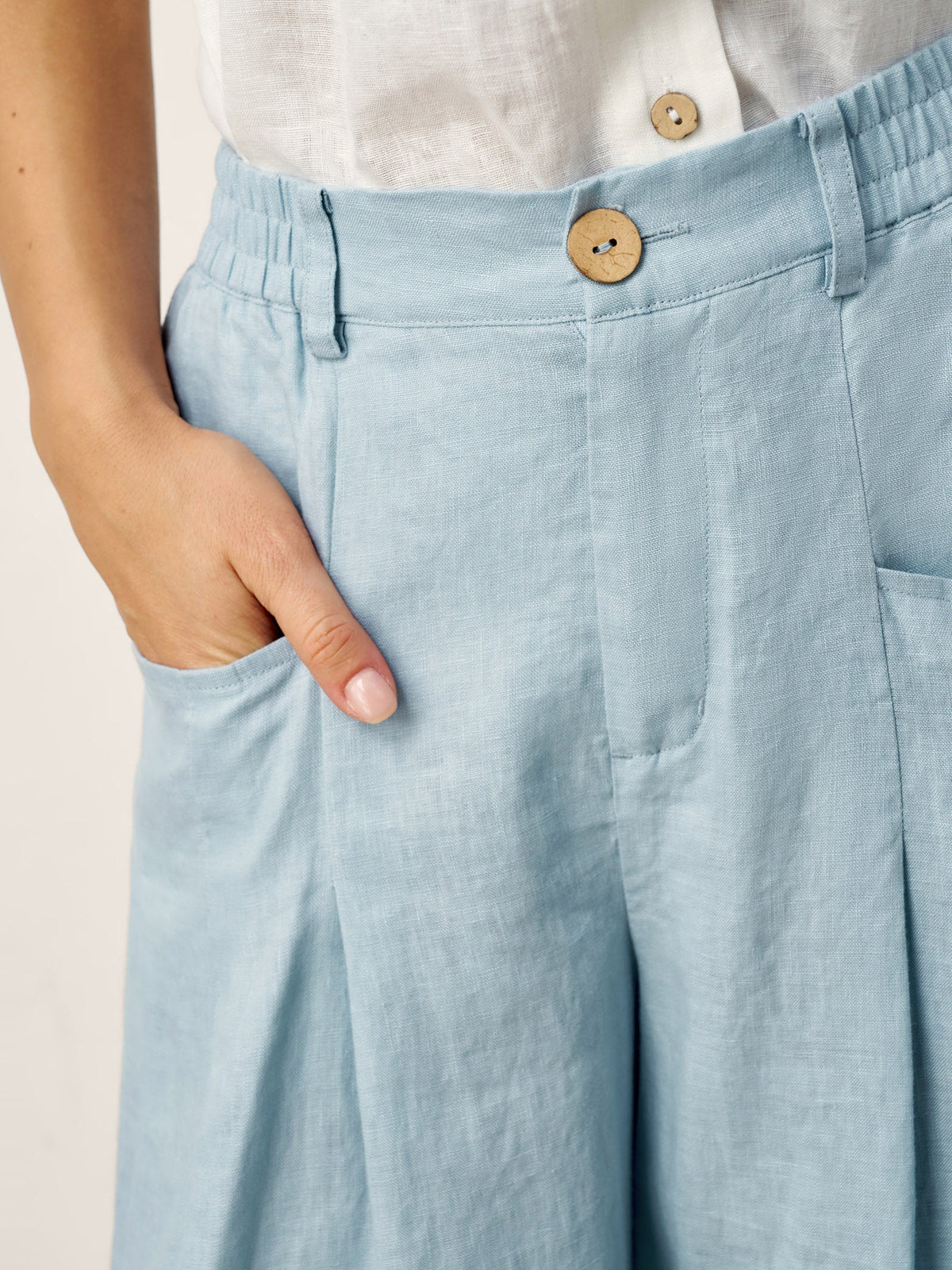 Pantalones relajados con pliegues