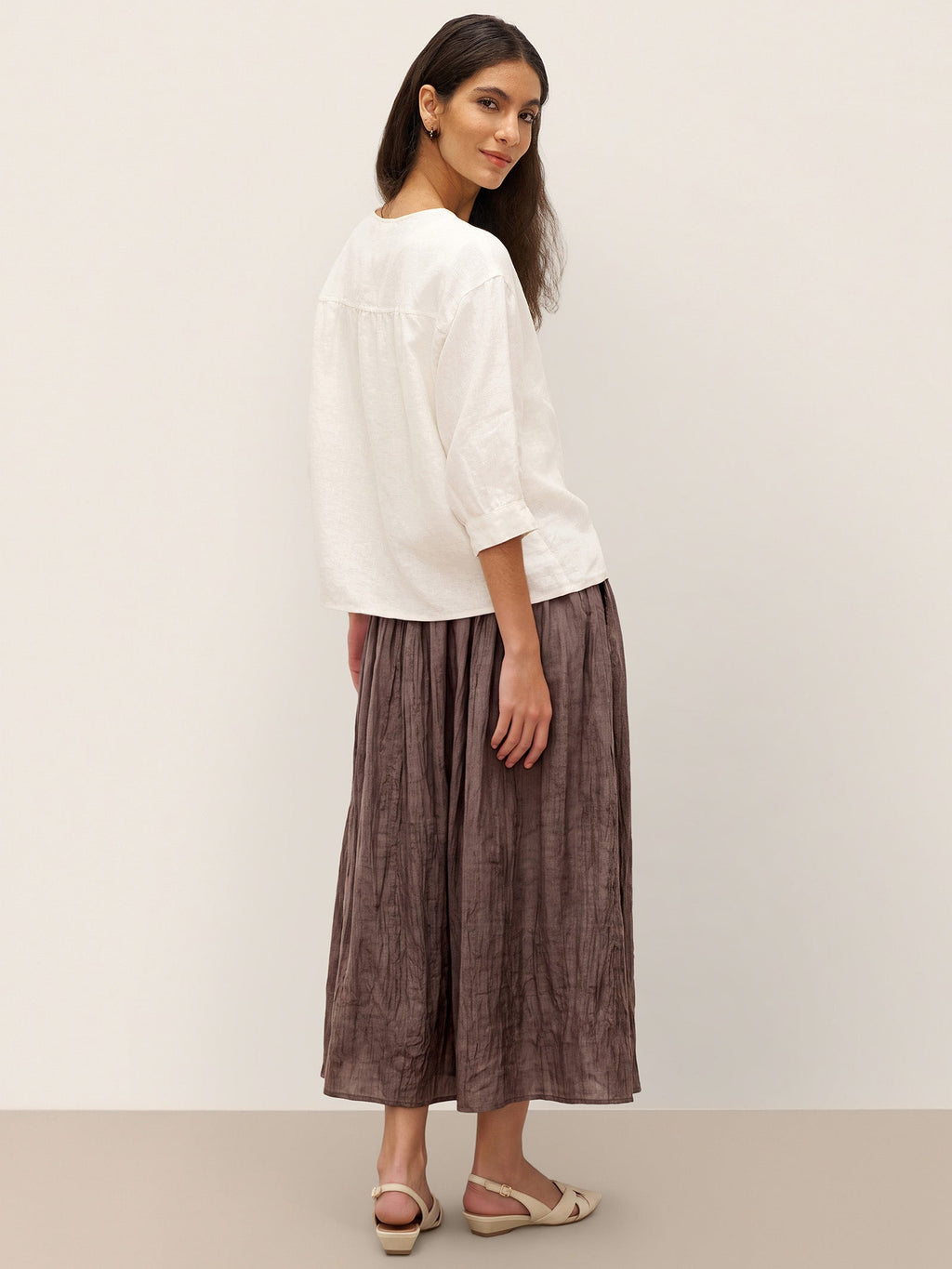Blusa de lino puro con mangas abullonadas y espalda plisada