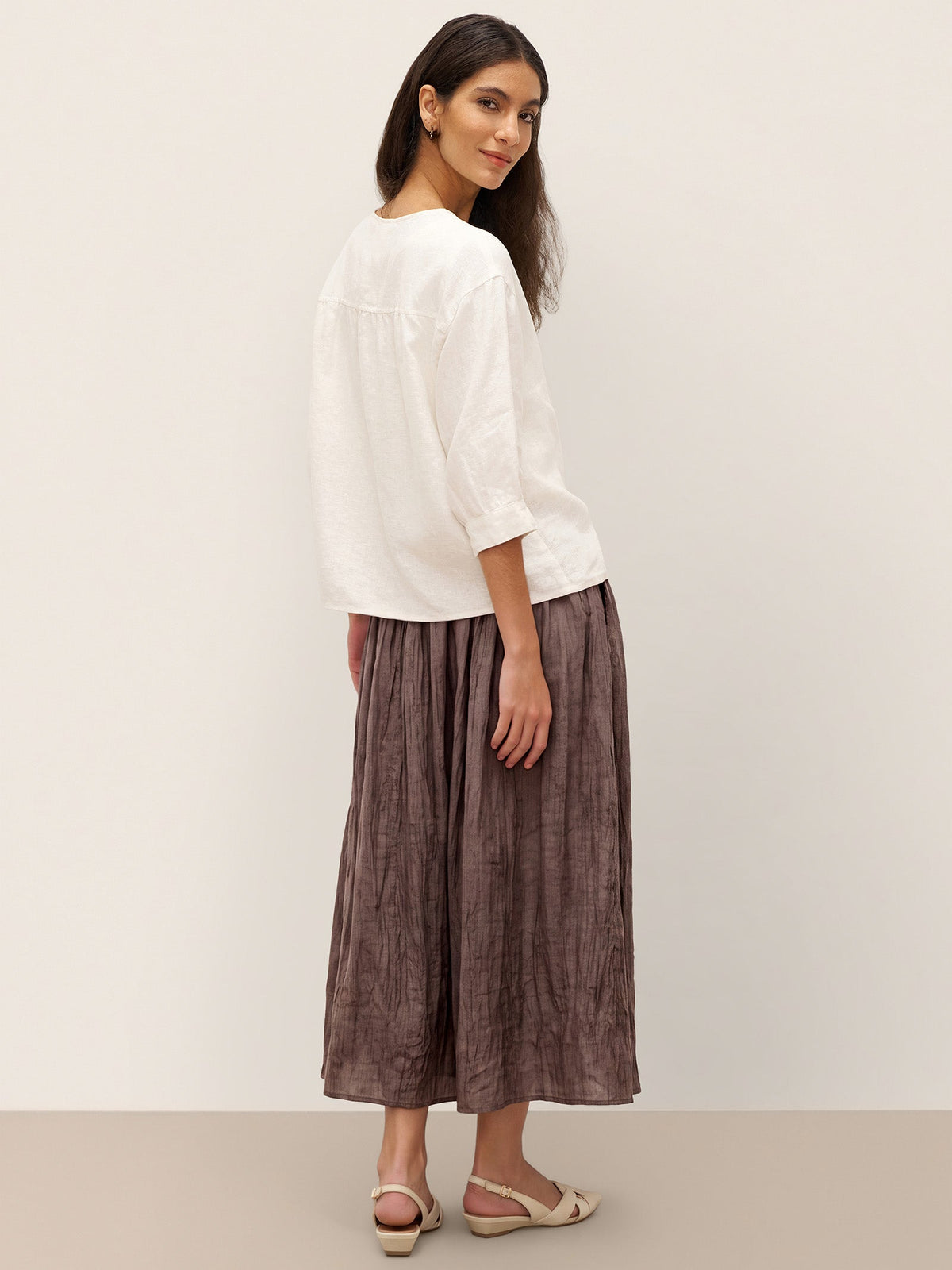 Blusa de lino puro con mangas abullonadas y espalda plisada
