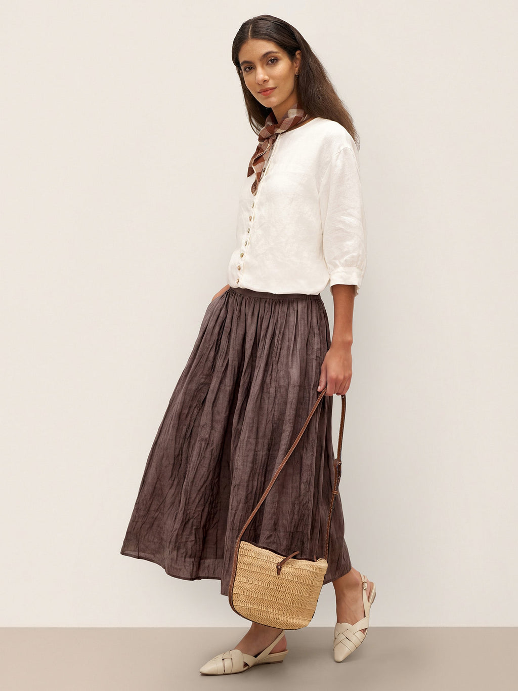 Blusa de lino puro con mangas abullonadas y espalda plisada