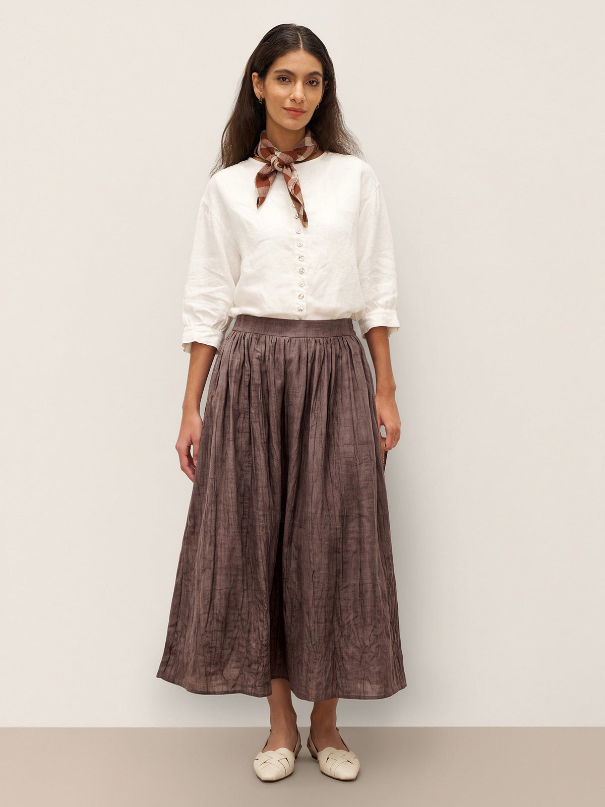 Blusa de lino puro con mangas abullonadas y espalda plisada