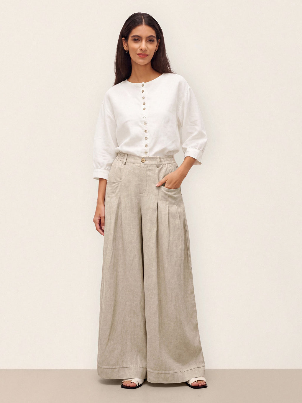Blusa de lino puro con mangas abullonadas y espalda plisada