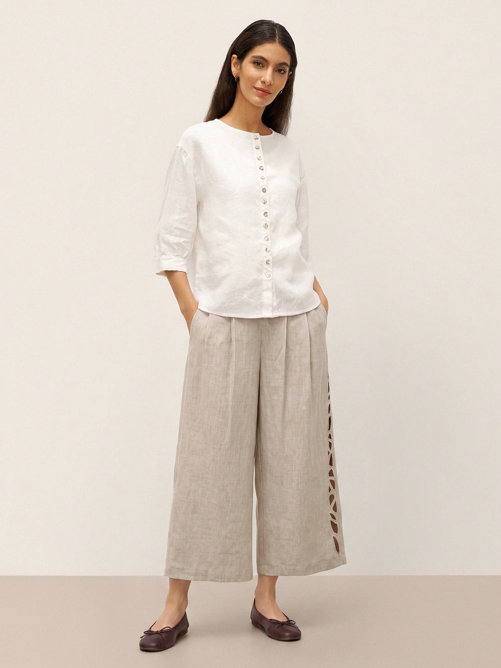 Blusa de lino puro con mangas abullonadas y espalda plisada