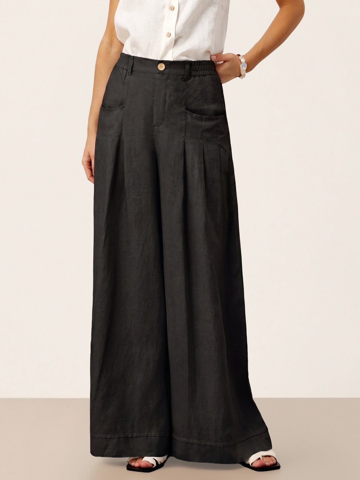 Pantalones relajados con pliegues
