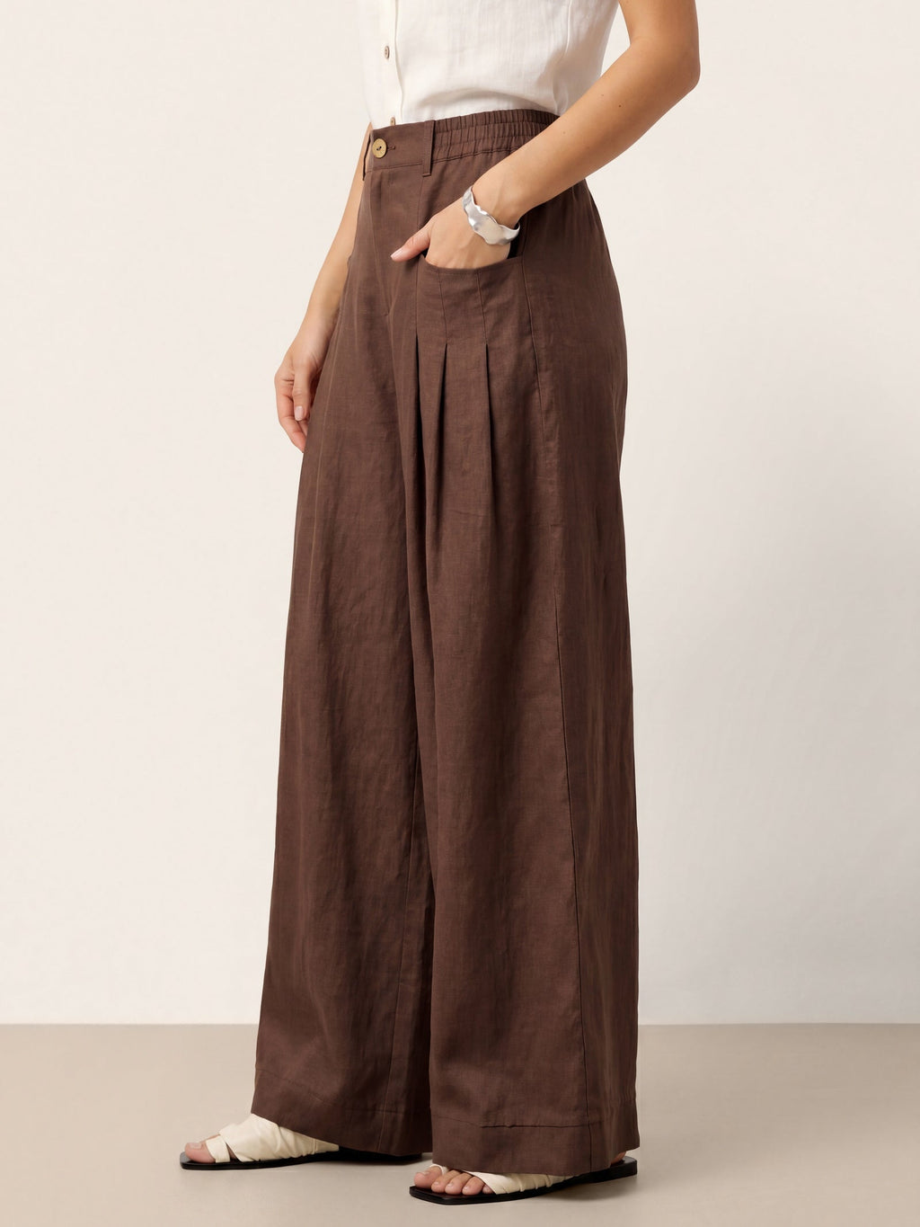 Pantalones relajados con pliegues