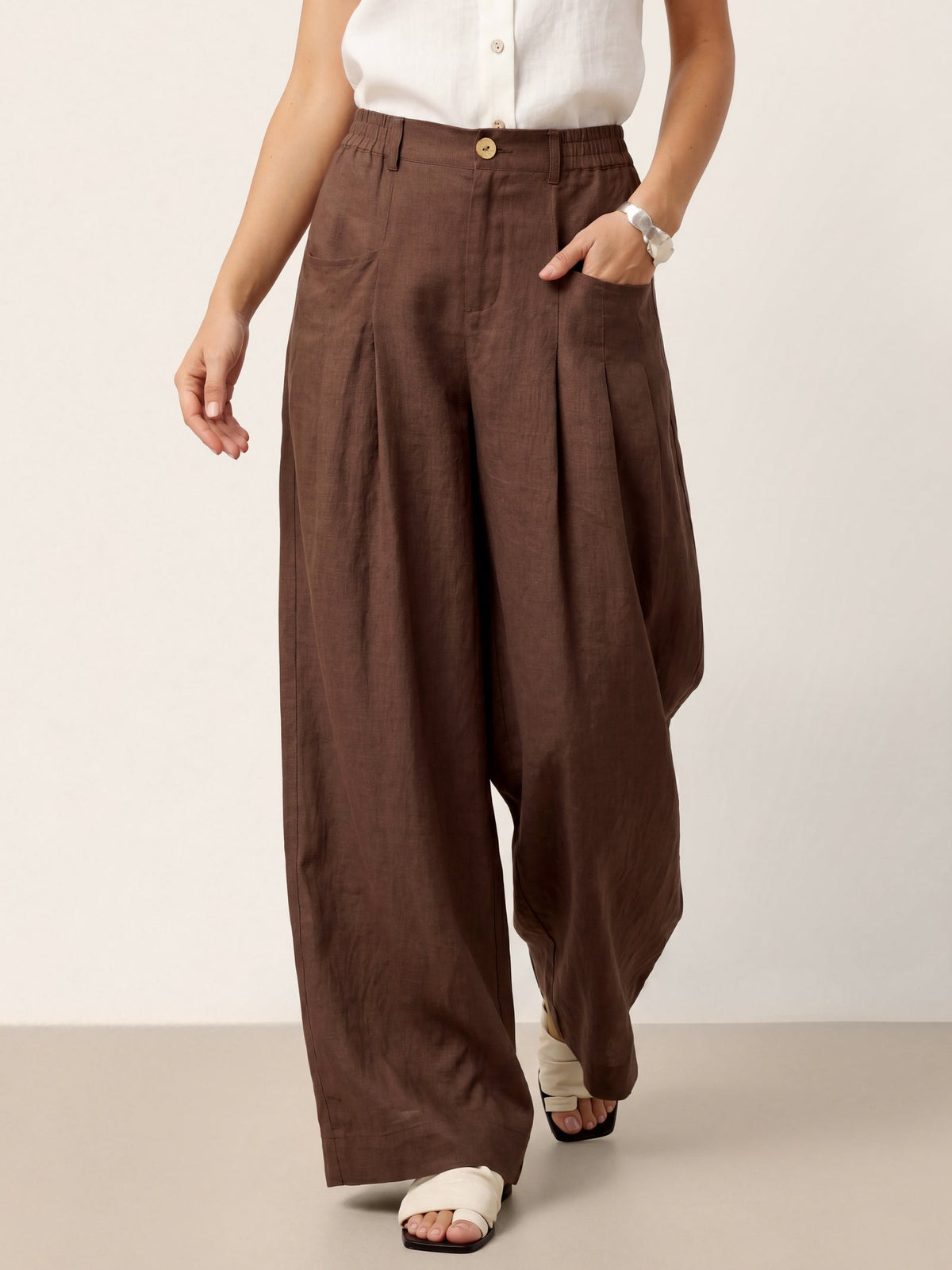Pantalones relajados con pliegues
