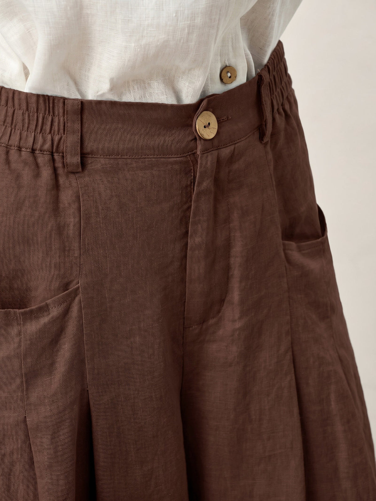 Pantalones relajados con pliegues
