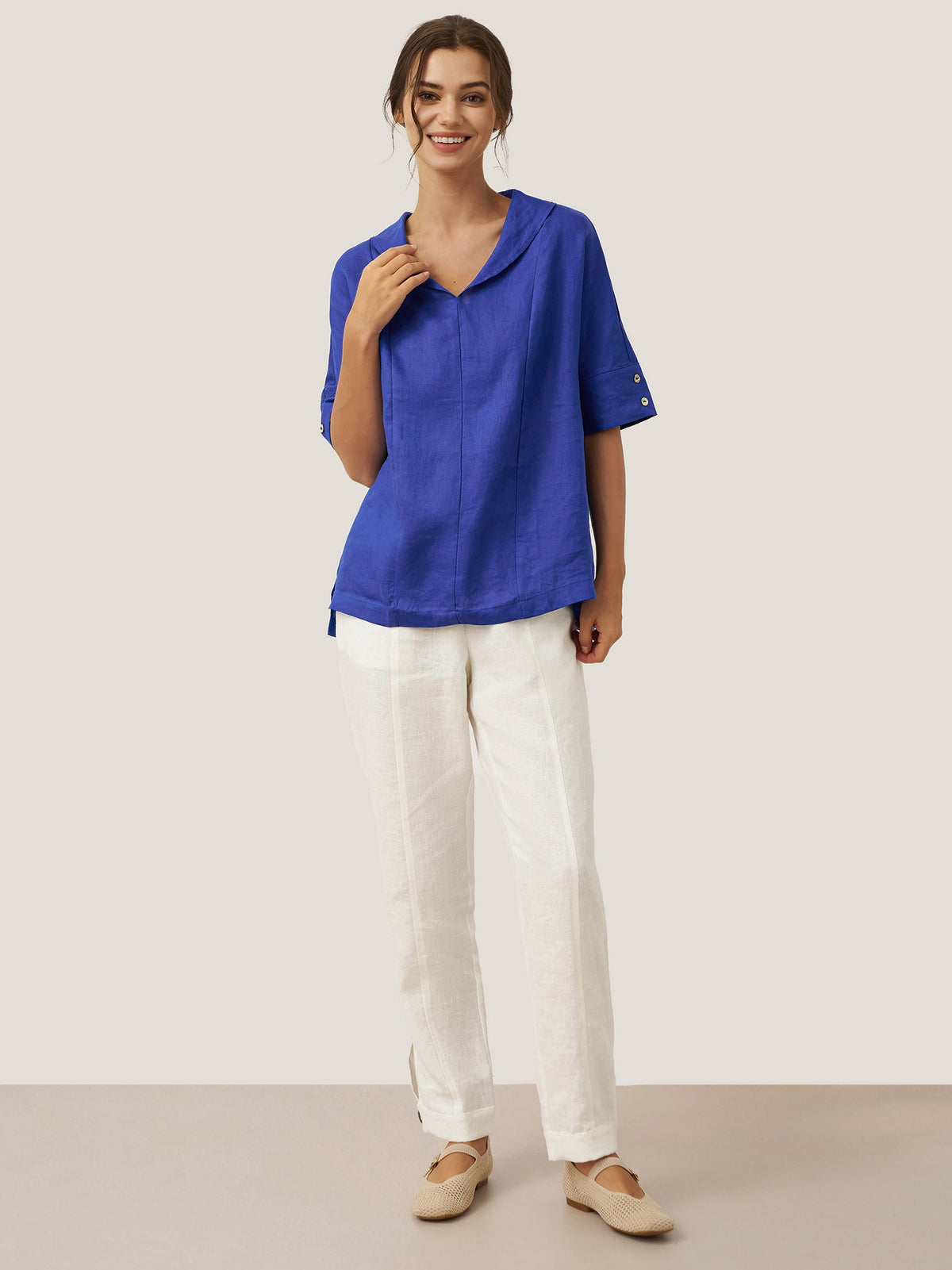 Camisa de lino con escote en V y manga corta