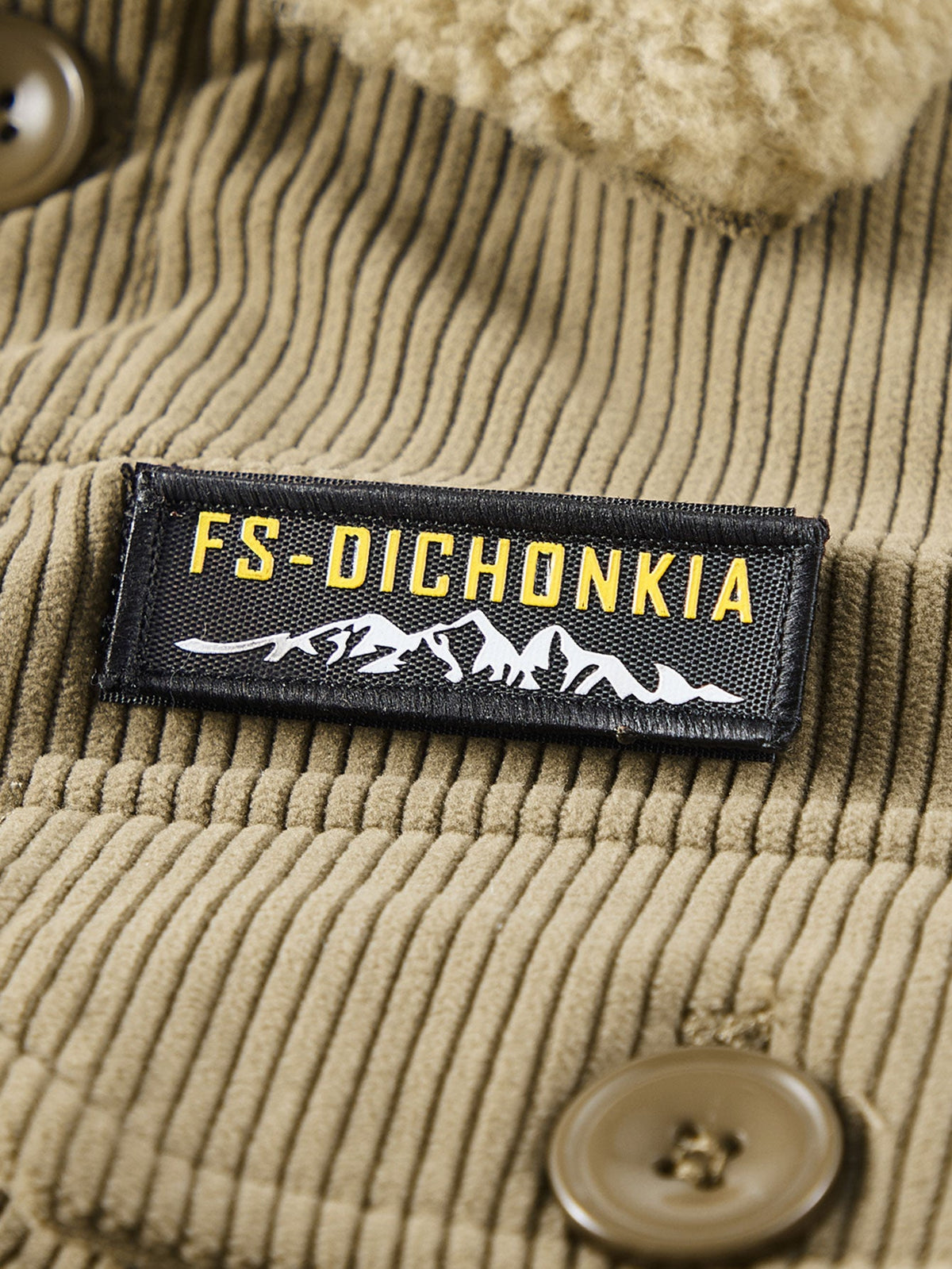 Jacke mit Knöpfen
