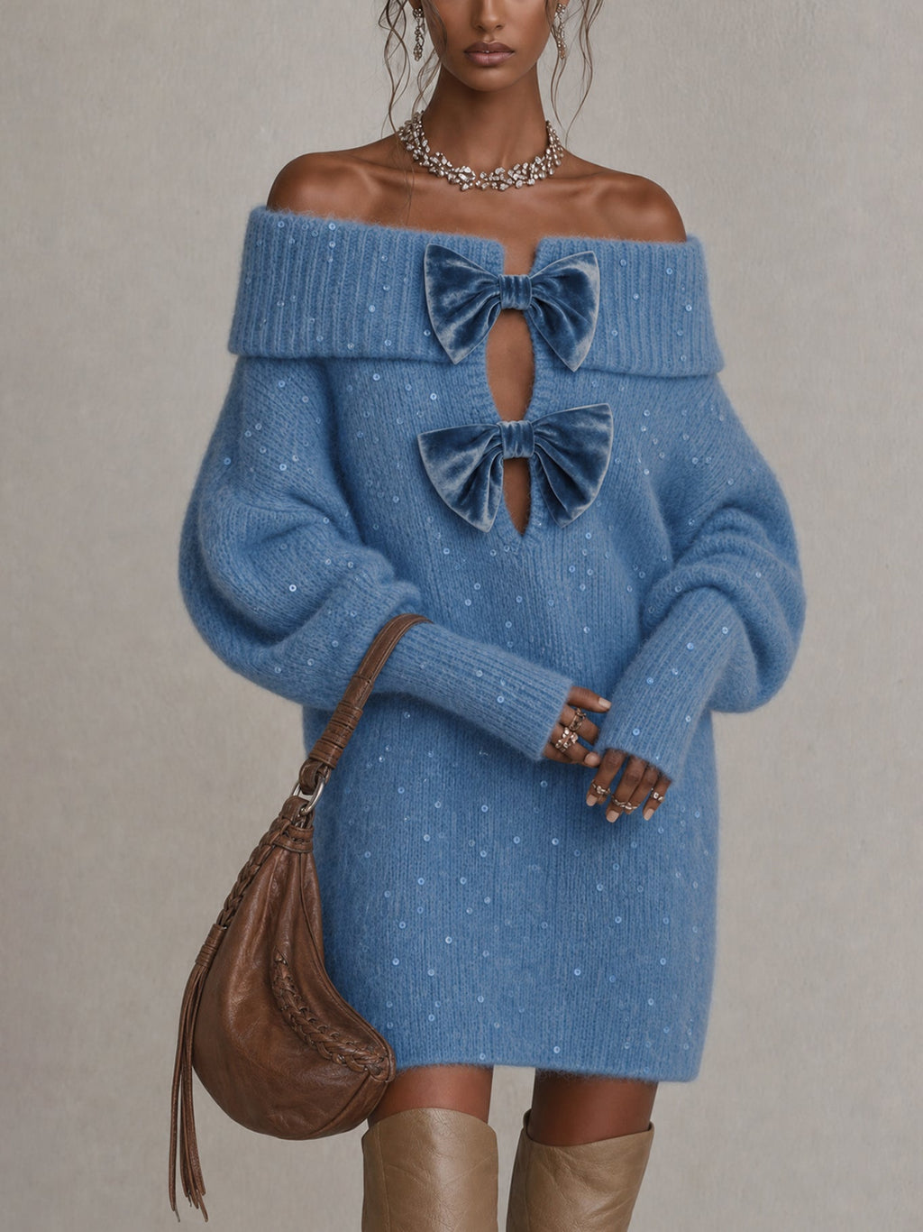Blaues kurzes Strickkleid mit Pailletten, Carmen-Ausschnitt und Schleife