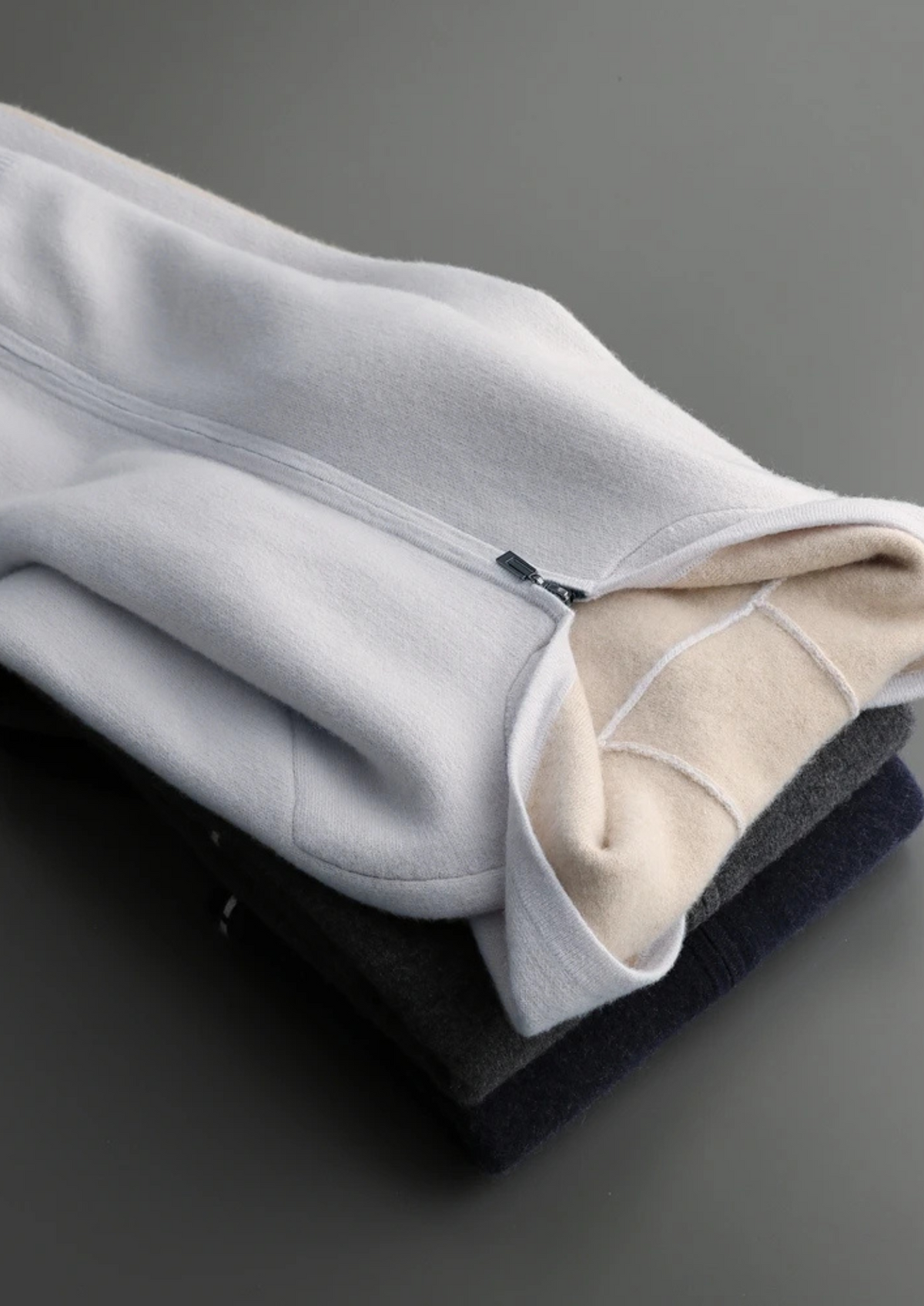 Sudadera bicolor 100% cachemir con cremallera y capucha
