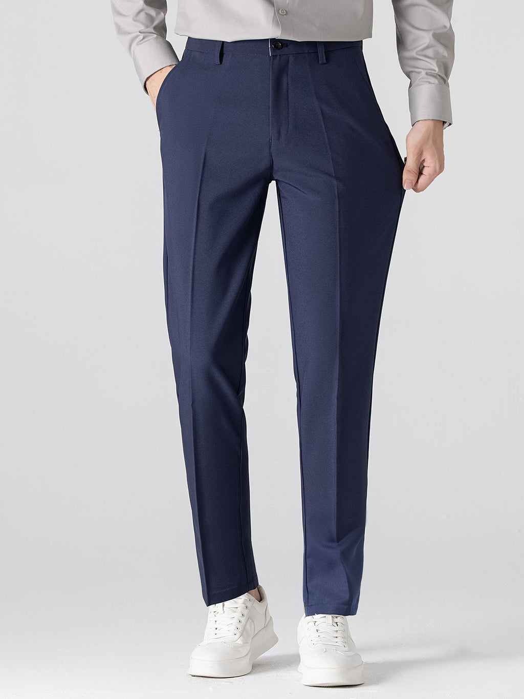 Camisa de Vestir con Cuello Mao y Pantalón Ajustado de Corte Cónico