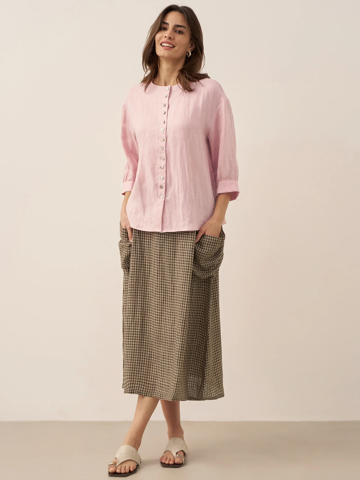 Blusa de lino puro con mangas abullonadas y espalda plisada