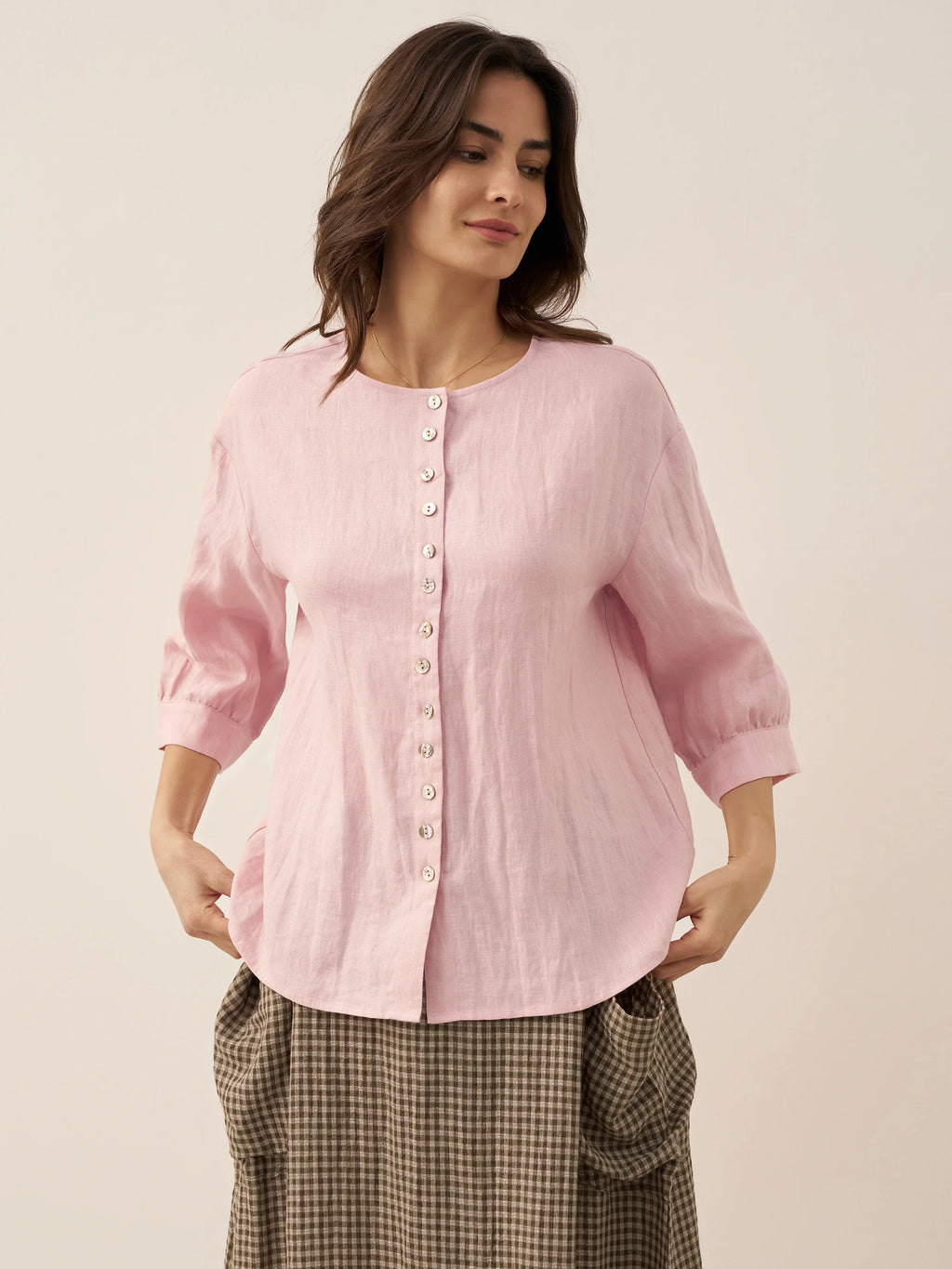 Blusa de lino puro con mangas abullonadas y espalda plisada