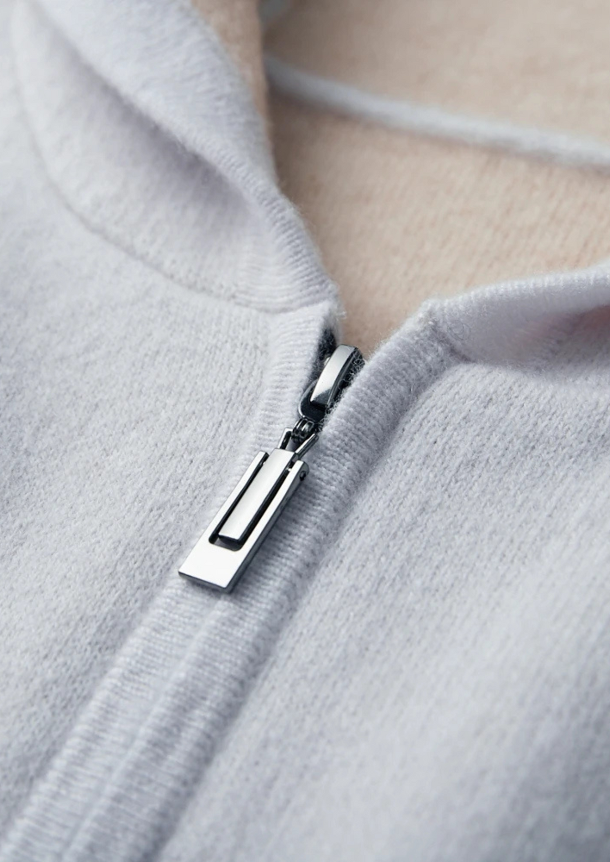 Sudadera bicolor 100% cachemir con cremallera y capucha