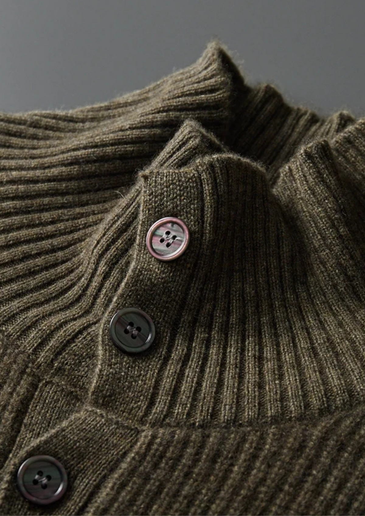 100% Jersey cachemir en canalé con cuello alto