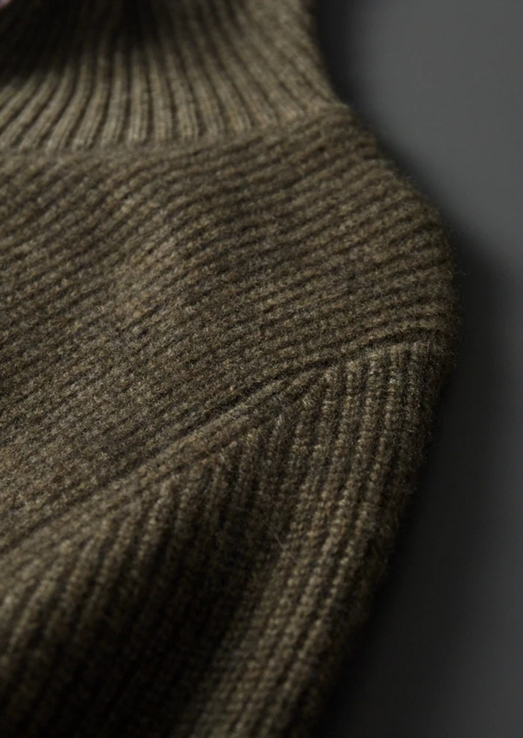 100% Jersey cachemir en canalé con cuello alto