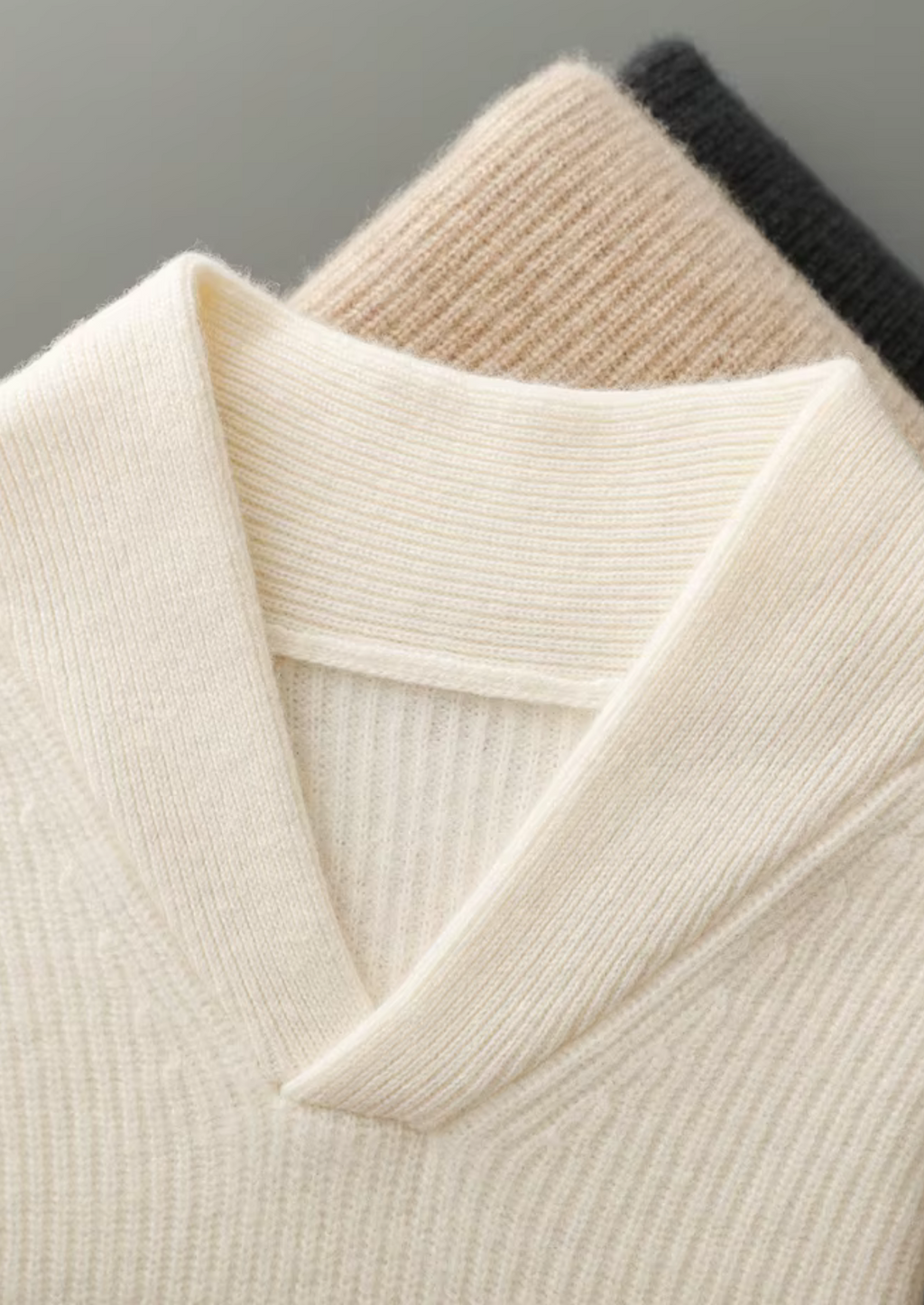 Jersey cachemire 100% con Cuello en V en Canalé