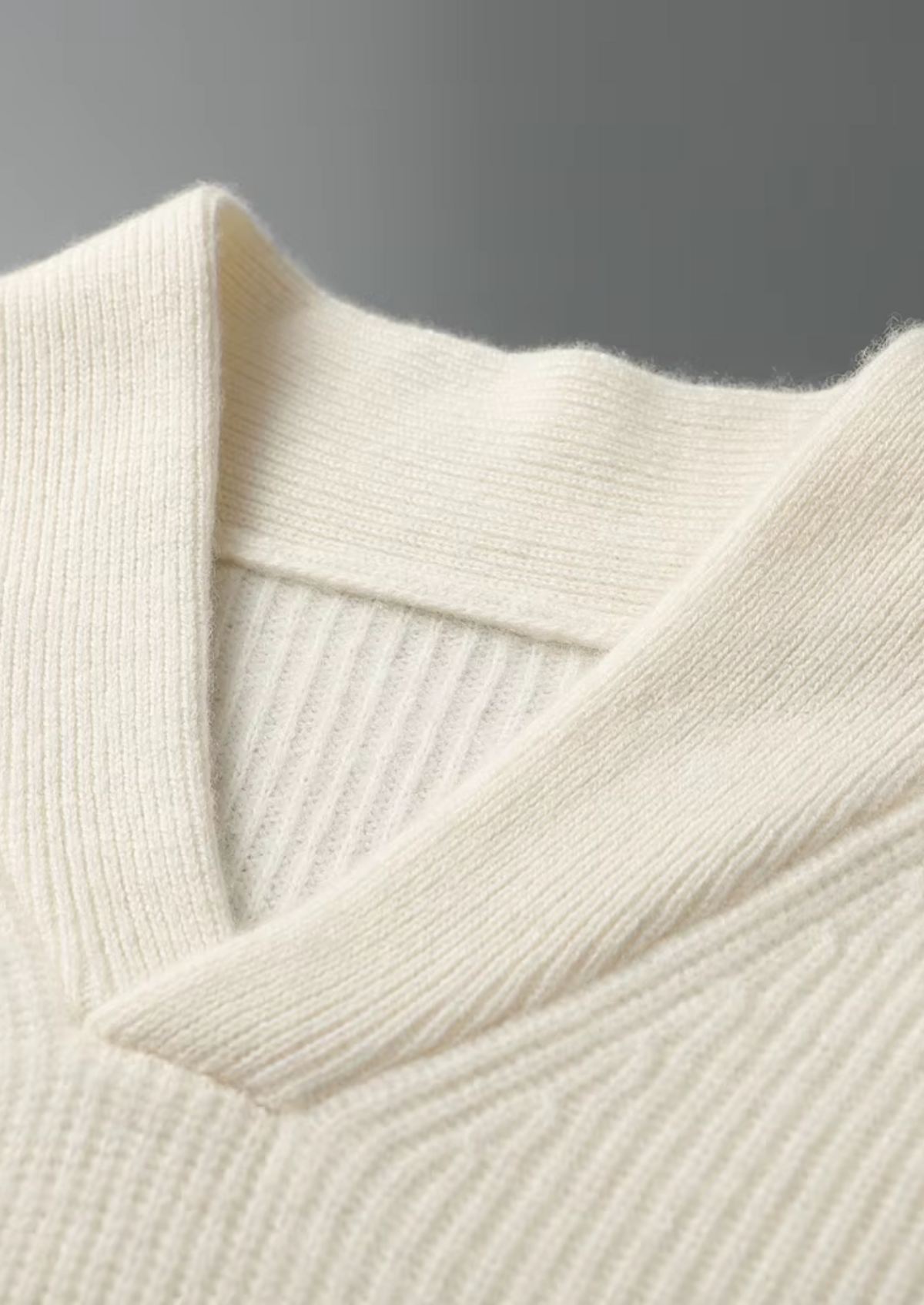 Jersey cachemire 100% con Cuello en V en Canalé