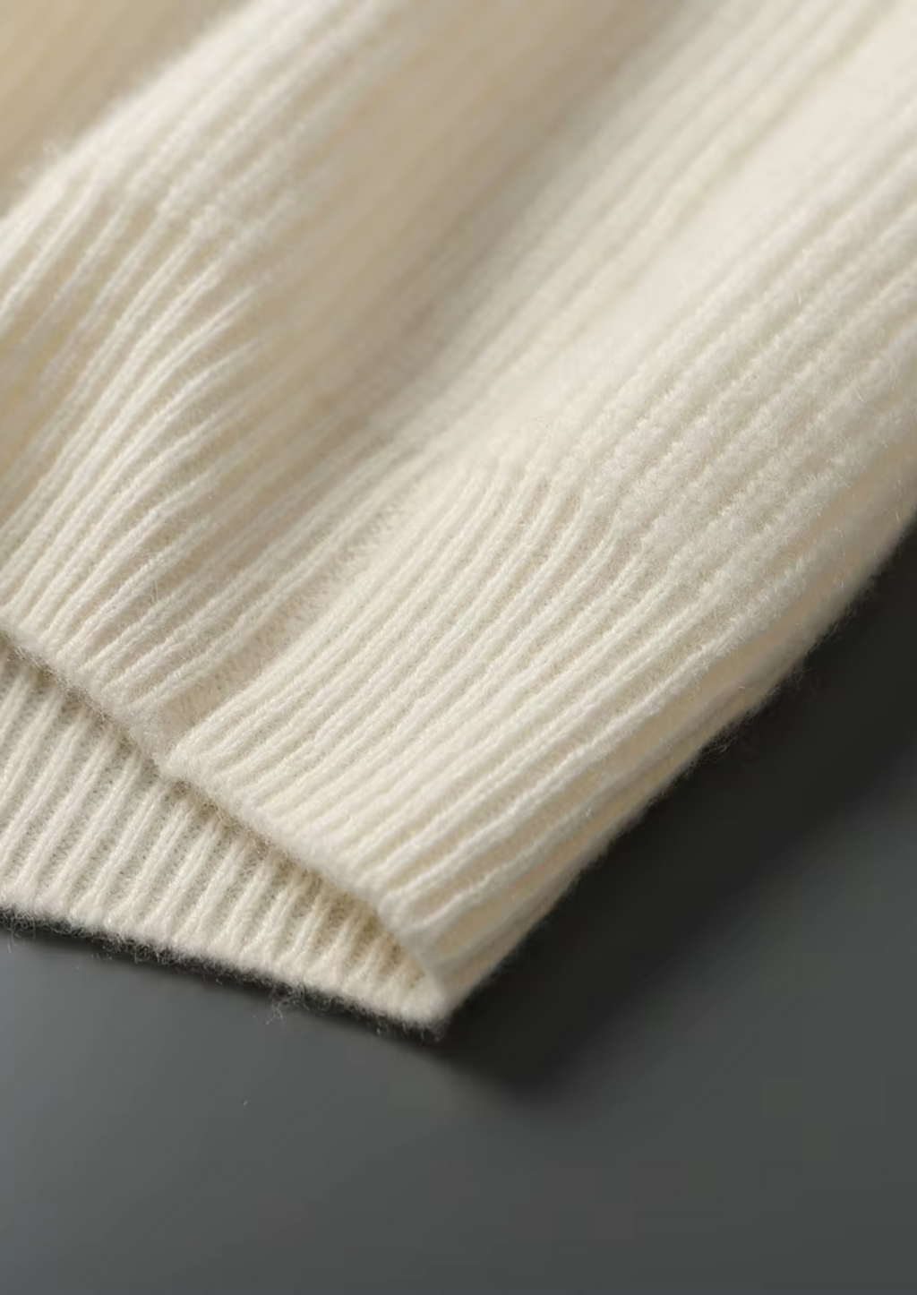 Jersey cachemire 100% con Cuello en V en Canalé