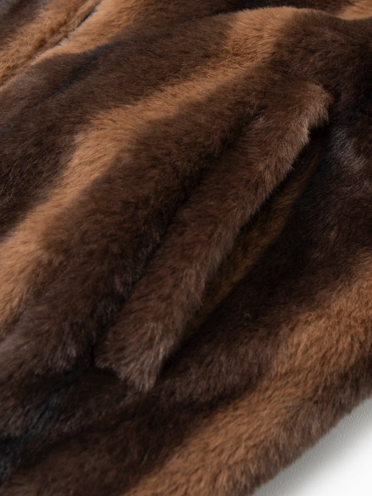 Chaqueta con cremallera de piel sintética