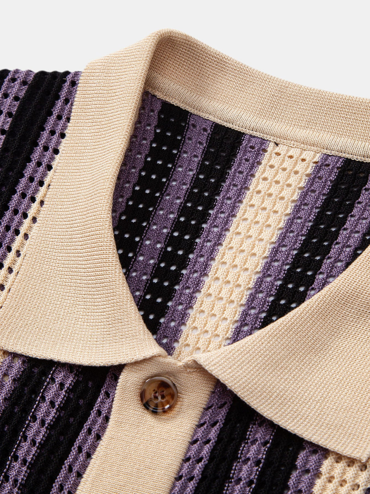 Häkelshirt mit gestreiften Ösen