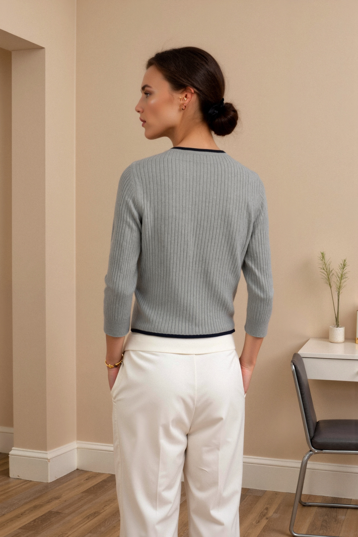 Jersey gris con cuello solapa