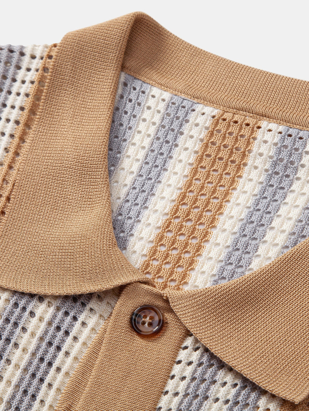 Häkelshirt mit gestreiften Ösen