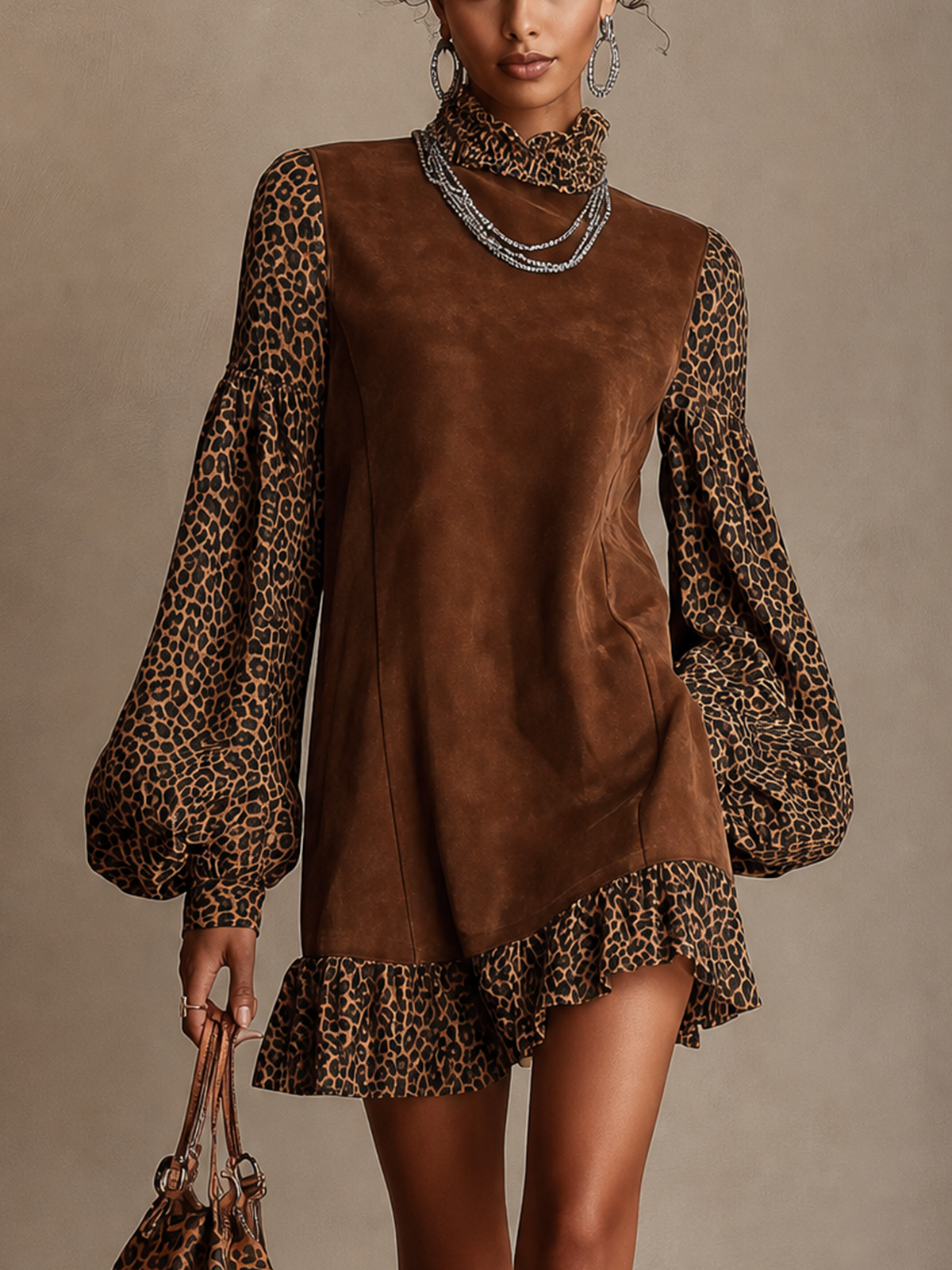 Vestido Corto de Antelina Marrón y Estampado de Leopardo