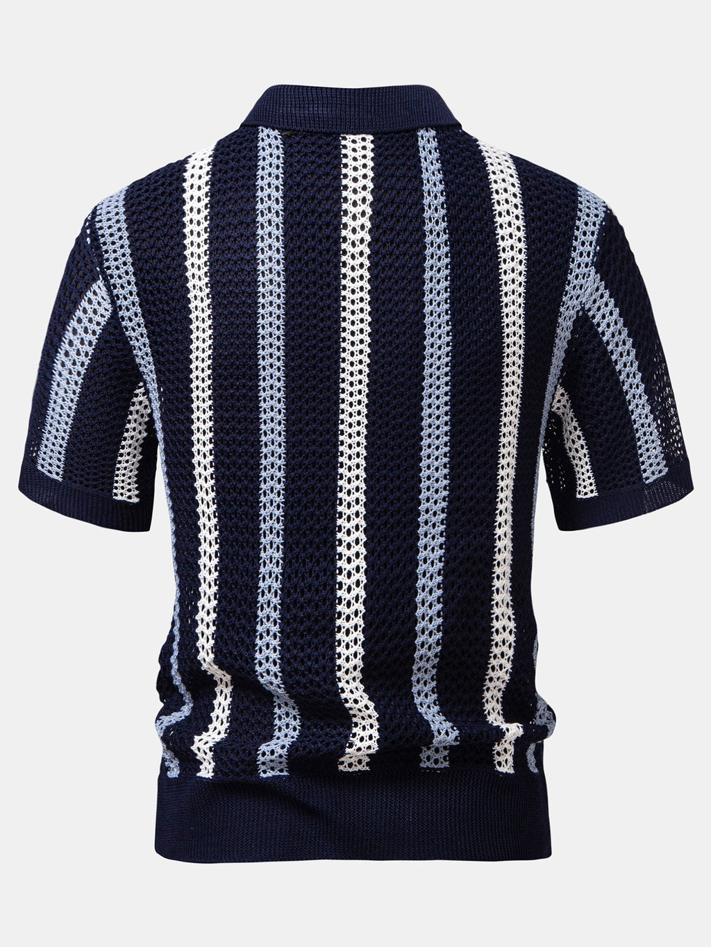 Polo de crochet a rayas con cuello en V y pantalones cortos de lino