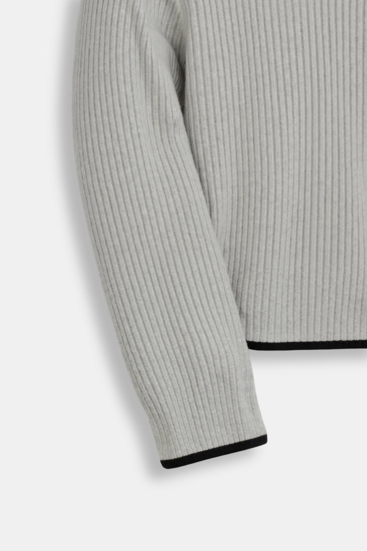 Jersey gris con cuello solapa