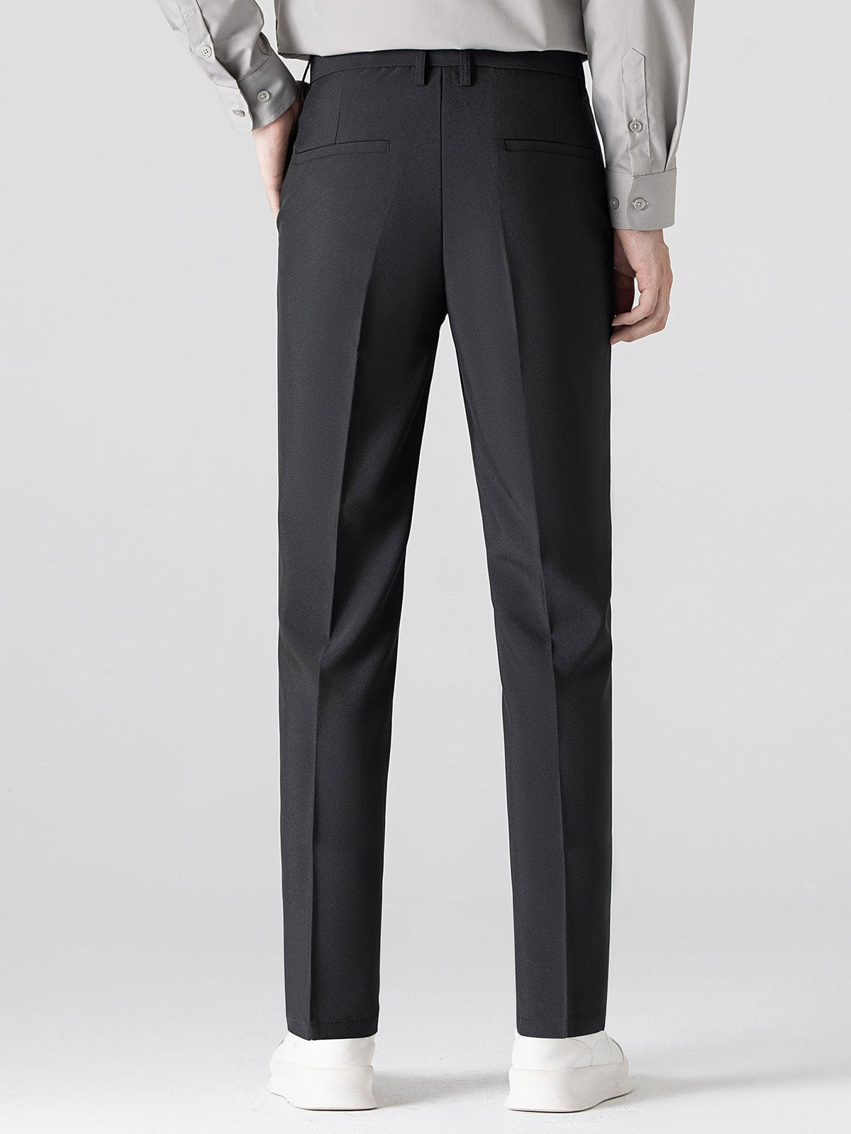 Camisa de Vestir con Cuello Mao y Pantalón Ajustado de Corte Cónico