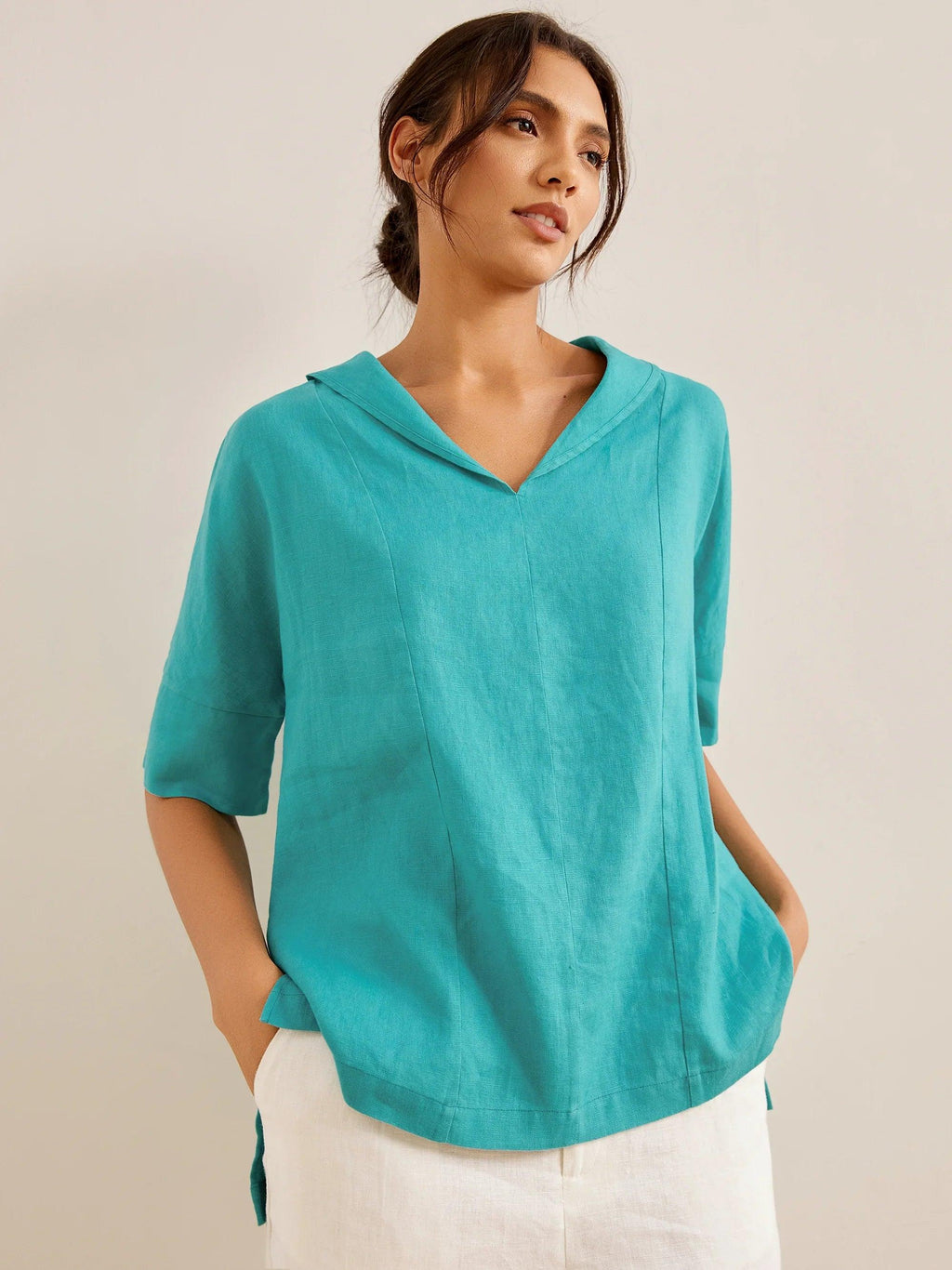 Camisa de lino con escote en V y manga corta