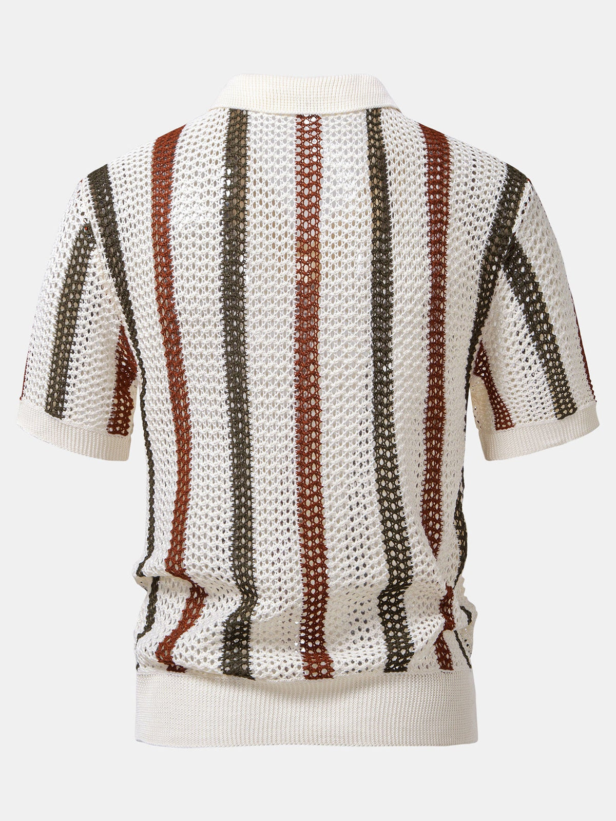 Polo de crochet a rayas con cuello en V y pantalones cortos de lino