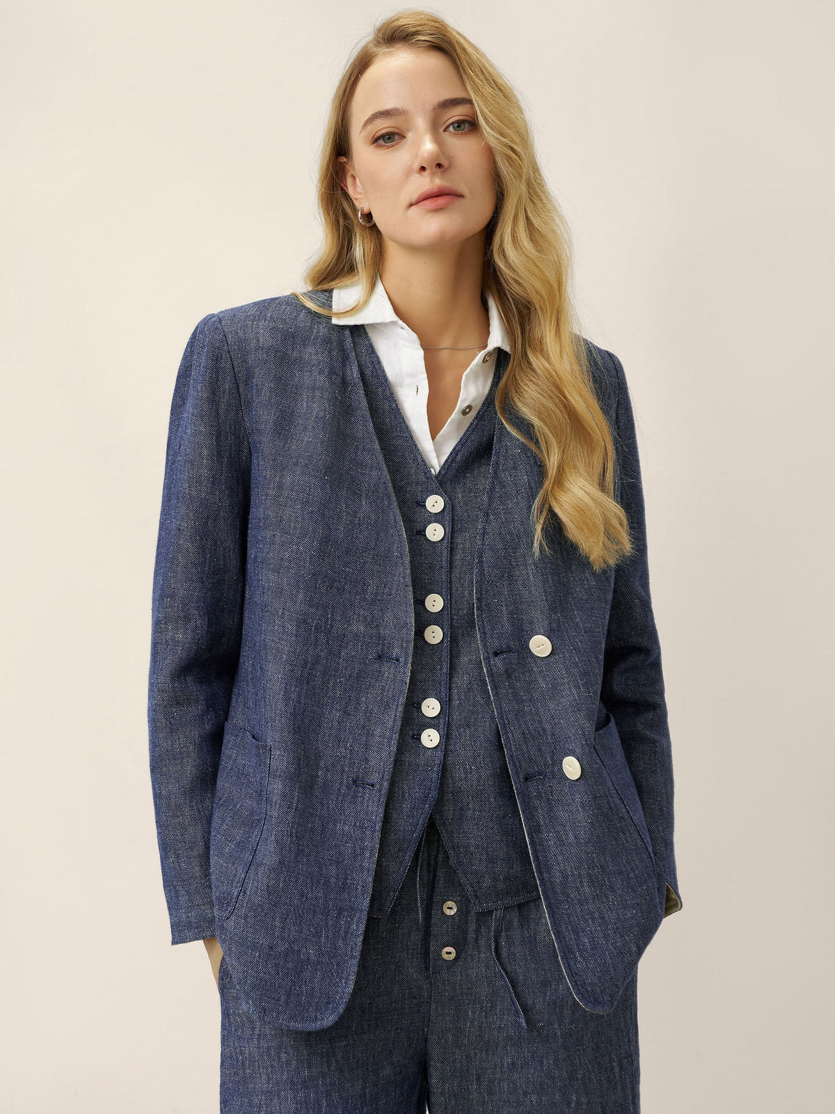 Chaqueta de lino reversible con textura denim y escote en V