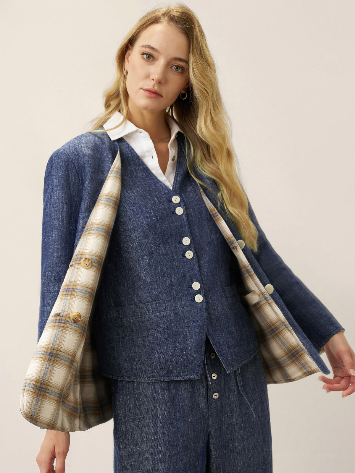 Chaqueta de lino reversible con textura denim y escote en V