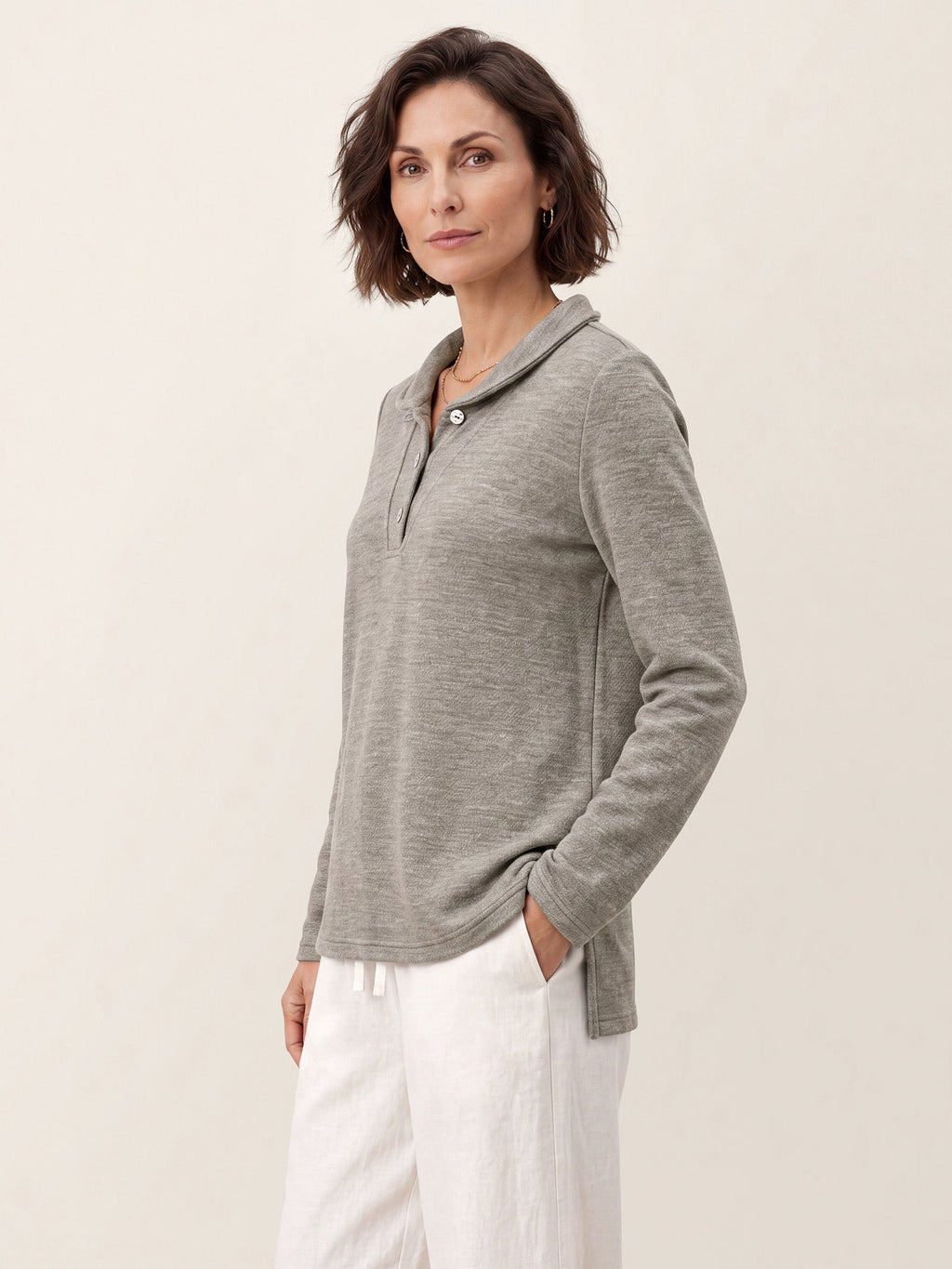 Top de punto con cuello Peter Pan en lyocell-lana y botones