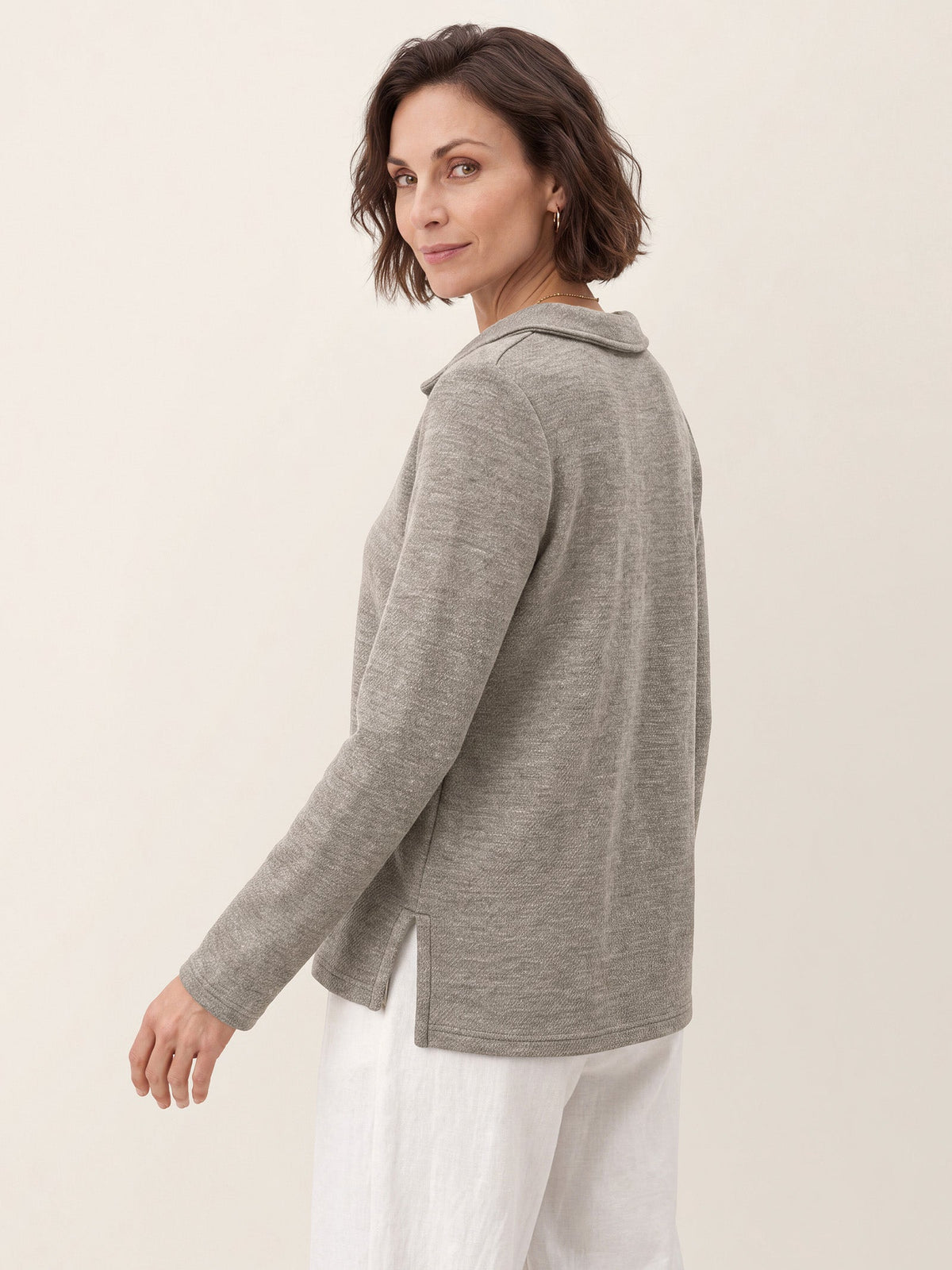 Top de punto con cuello Peter Pan en lyocell-lana y botones