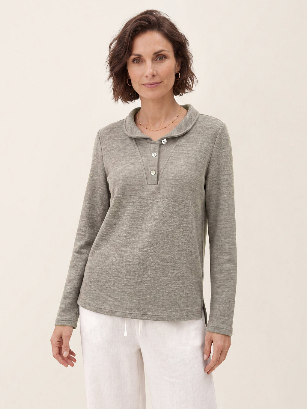 Top de punto con cuello Peter Pan en lyocell-lana y botones