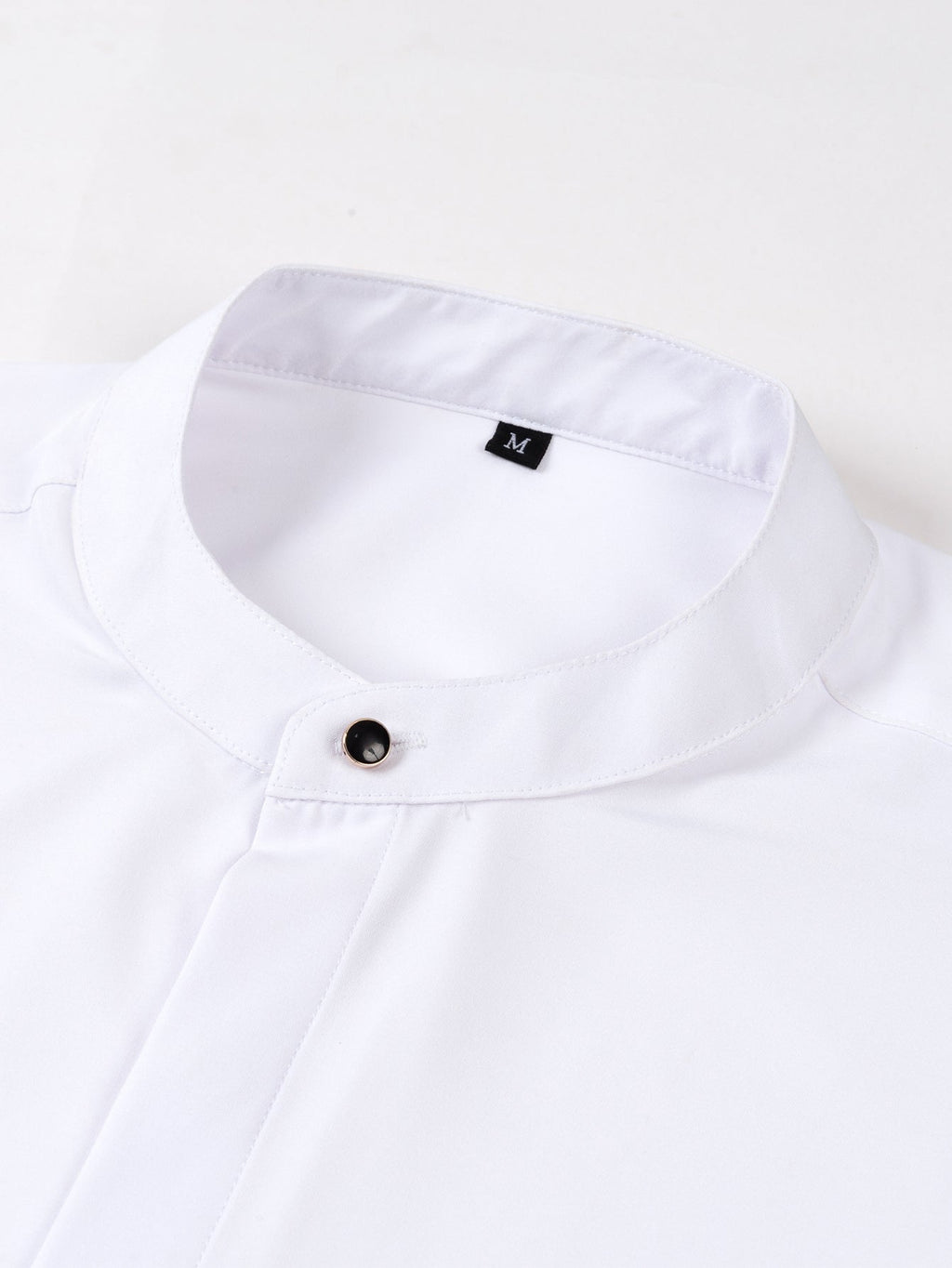 Camisa de Vestir con Cuello Mao y Pantalón Ajustado de Corte Cónico