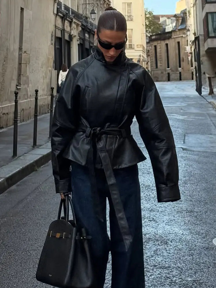 Chaqueta Corta de Cuero Sintético