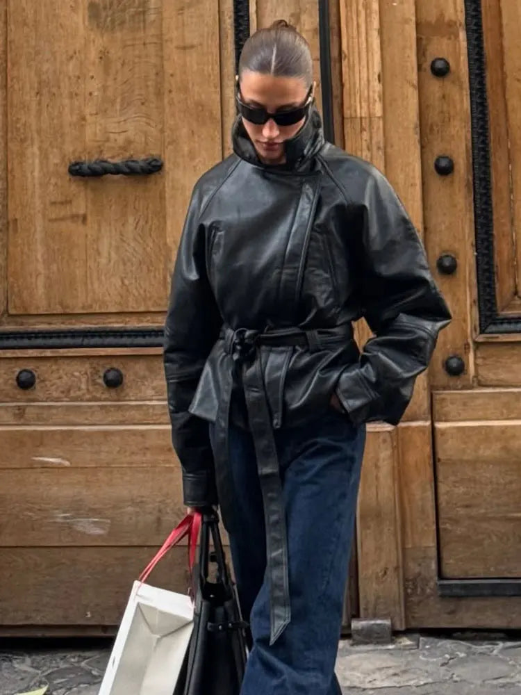 Chaqueta Corta de Cuero Sintético