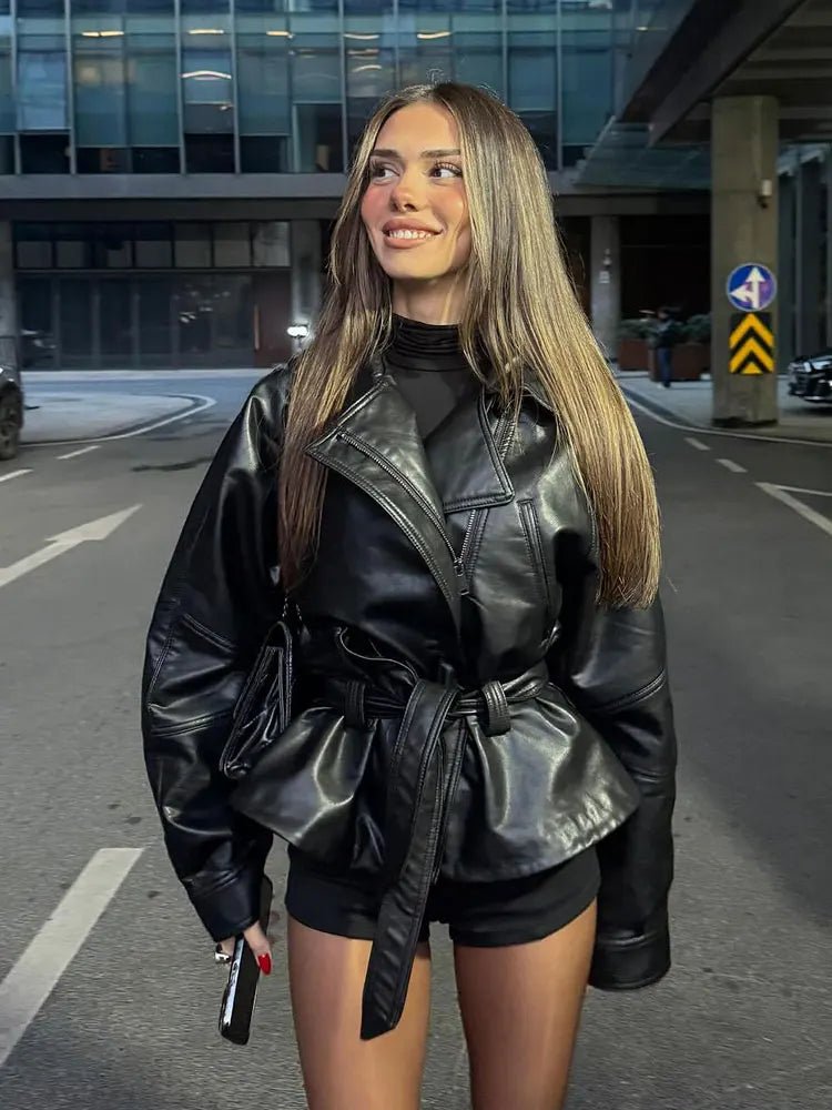 Chaqueta Corta de Cuero Sintético