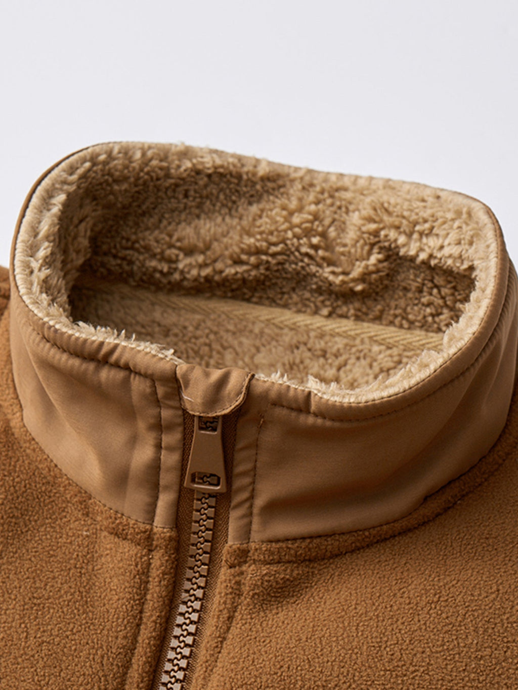Chaqueta polar con cremallera y cuello alto