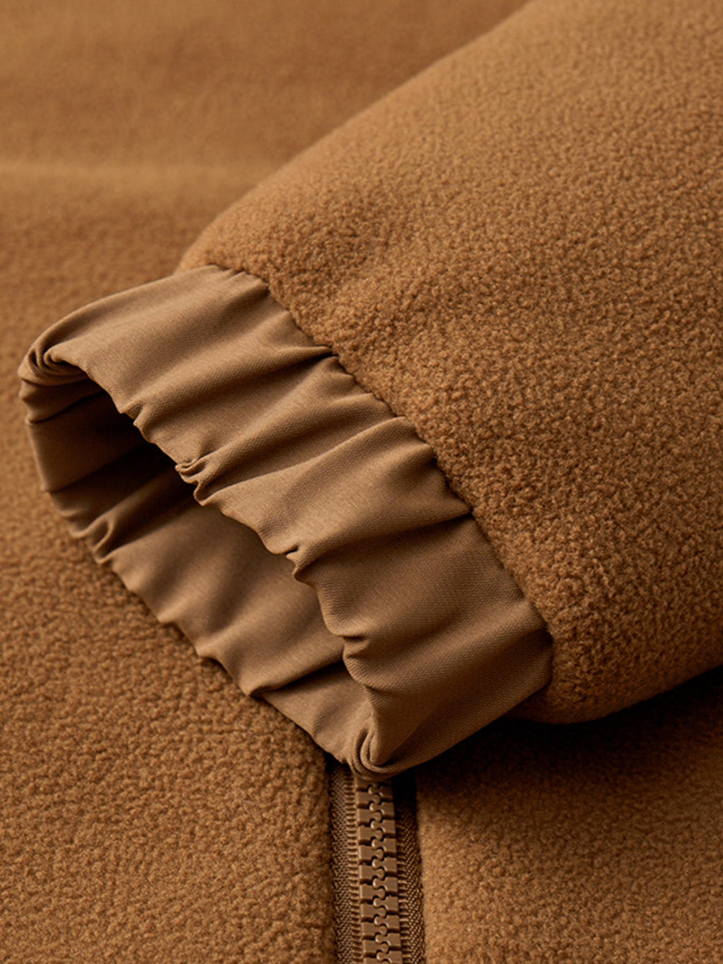 Chaqueta polar con cremallera y cuello alto