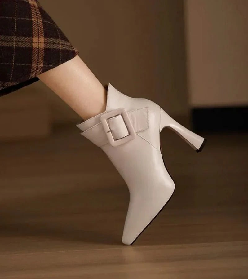 BOTINES CON TACÓN Y HEBILLA OVERSIZE