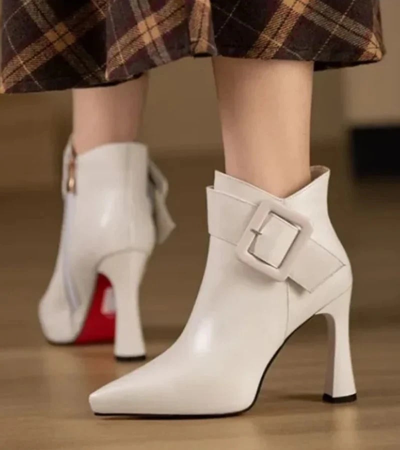 BOTINES CON TACÓN Y HEBILLA OVERSIZE