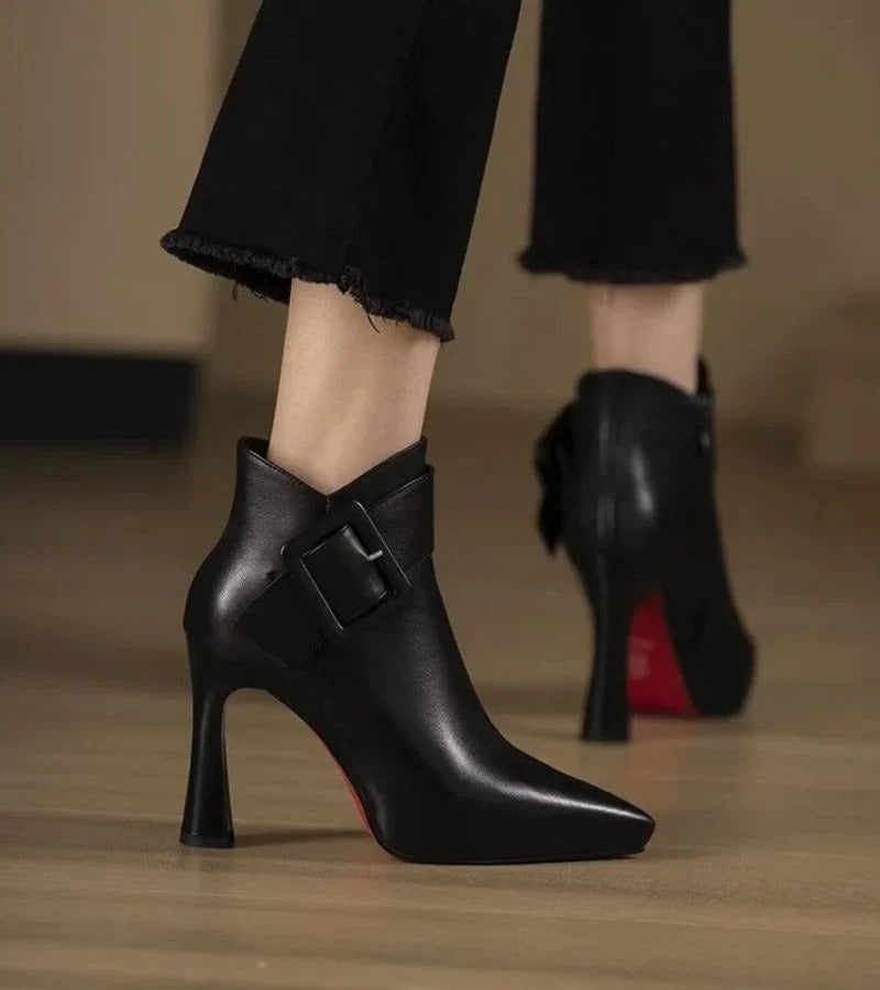 BOTINES CON TACÓN Y HEBILLA OVERSIZE